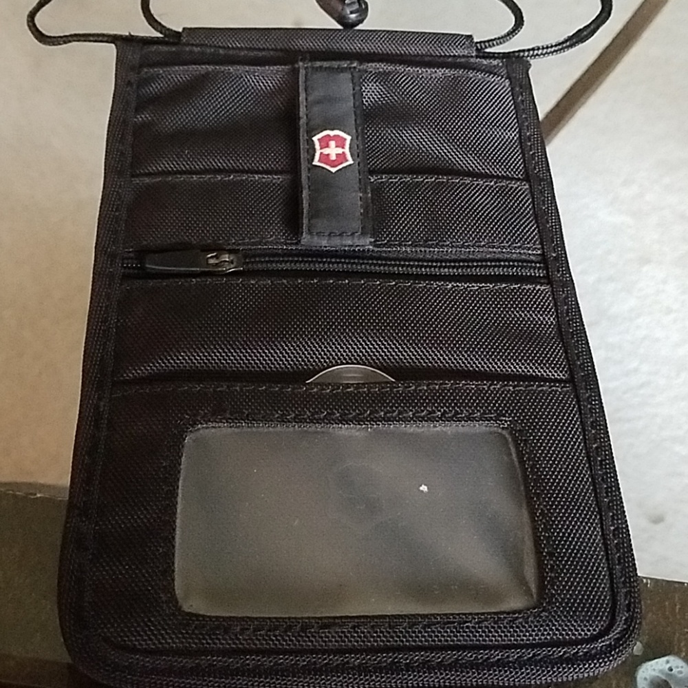 A NWOT Swiss Gear protection travel wallet